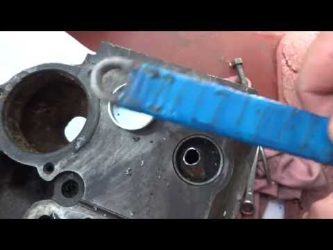 Видео: Как извлечь заглушку из водяной рубашки блока 21083 .
