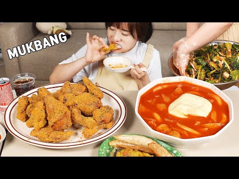 Видео: Жареная курица и пряный ттокпокки мукбанг | Приготовление кимчи из молодой редиски.