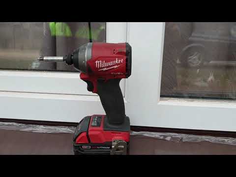 Видео: Как монтировать металлосайдинг L-брус в цвете золотой дуб?