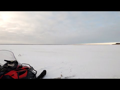 Видео: Рыбалка у чёрной дыры. Ловля налима. Серия шестнадцать.