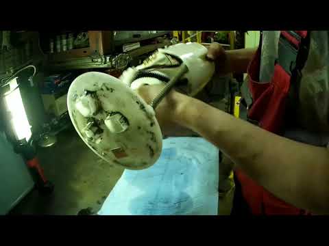 Видео: LEXUS RX 350 Замена топливного фильтра