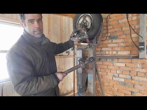 Видео: Cамодельный кузнечный молот видео обзор