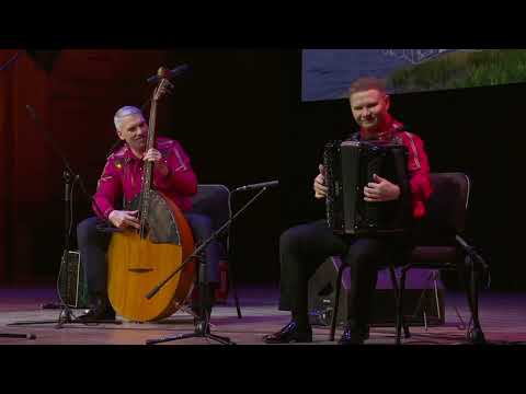 Видео: "Московские окна" в концерте ансамбля "Вечерка"