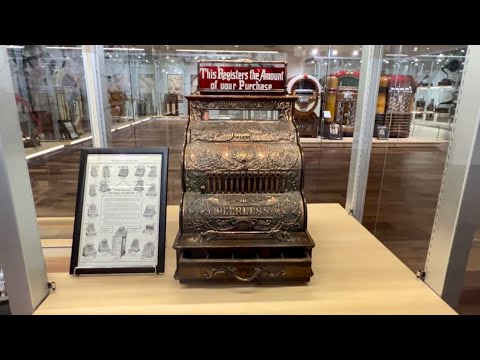 Видео: Антиквариат, который впечатляет: редкая касса в коллекции брендов Royce