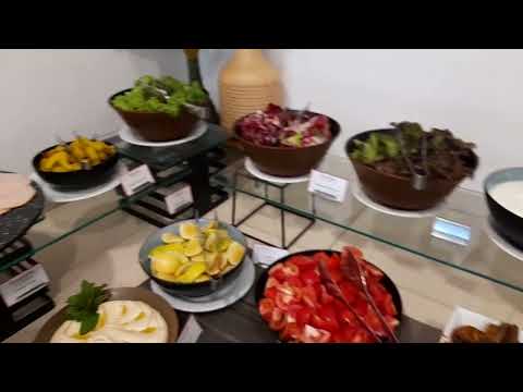 Видео: Завтрак в отеле Ramada Beach Hotel Ajman By Wyndham