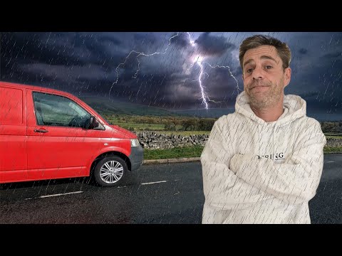 Видео: Бурная ночная буря в фургоне