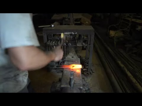 Видео: Изготовление кузнечных клещей