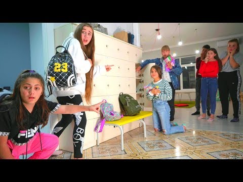 Видео: 10-Г ПОПАЛИ!!! Залезли в ШКОЛЬНЫЙ ШКАФЧИК Дианы...
