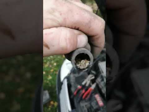 Видео: Чистка дросельной заслонки мерседес А 170 2008 г. в. часть 1.