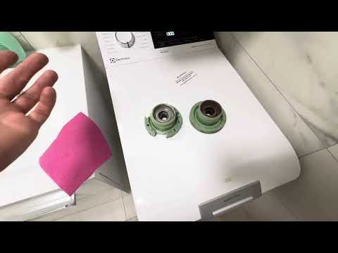 Видео: Замена подшипников барабана на вертикальной загрузки  стиральной машины Electrolux )))