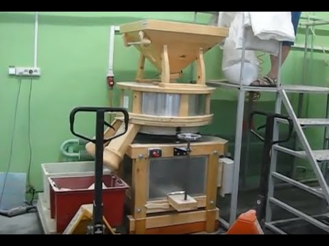 Видео: Мельница для цельнозерновой муки GM70 - 100 кг/час