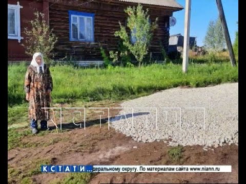 Видео: Дорожный шантаж - поселковые власти, асфальтируя поселок, оставили в наказание без дороги ветерана
