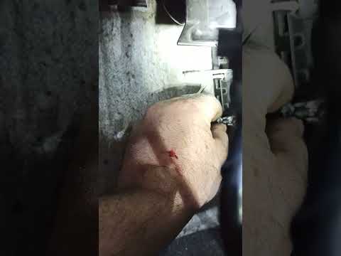 Видео: Tiida C11 как снять краник печки