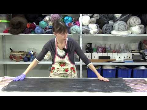 Видео: ✿Урок 6, часть2✿Валяем шарф в технике нунофелтинг