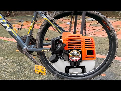 Видео: Уникальное новшество: фермер, прикрепивший газонокосилку к велосипеду
