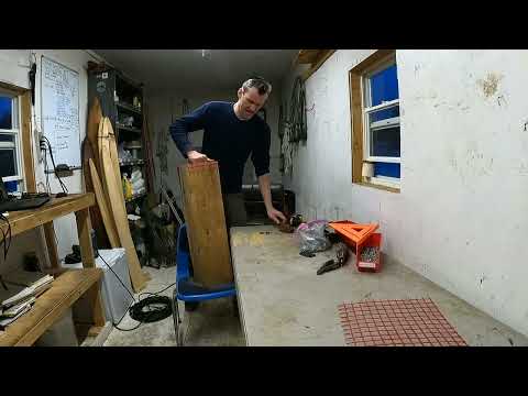 Видео: Как я строю домики для куниц (законное в штате Мэн устройство для защиты от рысей)