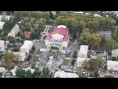 Видео: На площади ДК празднуют День шахтёра. г.Бородино 22.08.2024г.