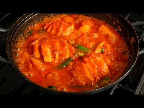 Видео: Острая Тушеная Курица (Dakbokkeumtang: 닭볶음탕)