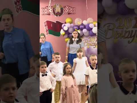 Видео: Евушка ў садзіку!