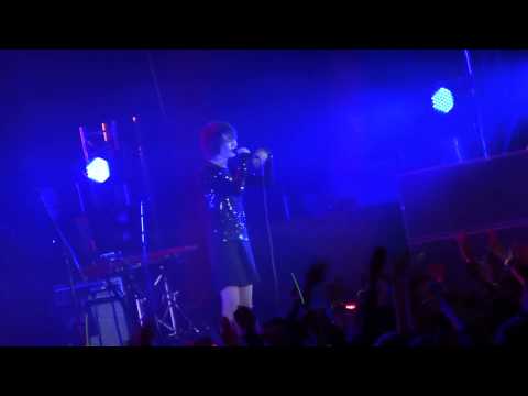 Видео: Земфира _ Дельфины (Мумий Тролль) (Томск, 15.02.2013)