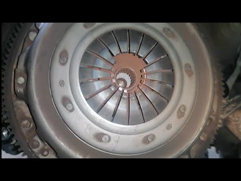 Видео: Лада Приора "Туго" Включаются Передачи, (Почему?)..