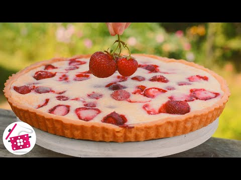 Видео: Заливной ПИРОГ с КЛУБНИКОЙ и КРЕМОМ на Сметане 🍓 ПОТРЯСАЮЩЕ Вкусный КЛУБНИЧНЫЙ ПИРОГ на Готовим Дома