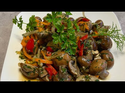 Видео: Ароматный салат из шампиньонов с чесноком и сладким перцем