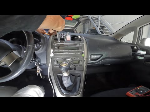 Видео: Как установить навигацию Android 10 в Toyota Auris 2008 / Удаление оригинальной заводской магнито...