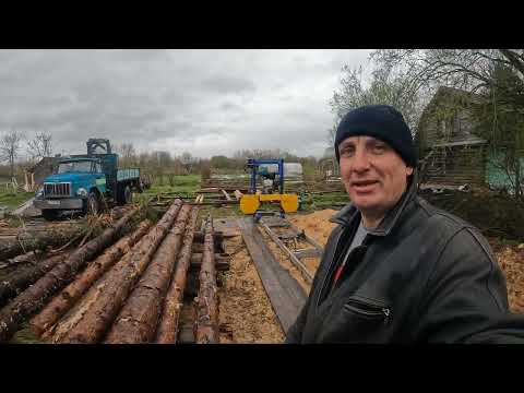 Видео: Пилю брус на заказ 100х100. Бензиновая пилорама. Заработок на распиловке отходов баланса, тонкомера.