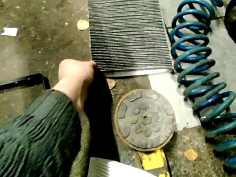 Видео: Skoda Fabia\Шкода Фабиа как поменять салонный фильтр\cabin filter replacement.