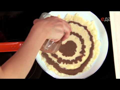 Видео: Полосатые блинчики с шоколадной начинкой