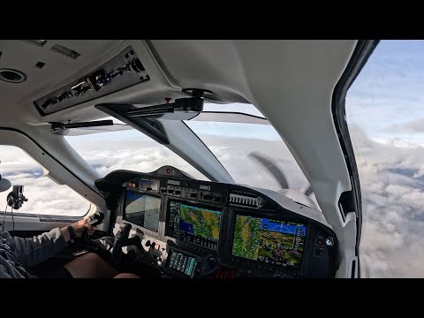 Видео: Потрясающий серфинг в облаках на рейсе TBM 960 из Термала в Сан-Хосе
