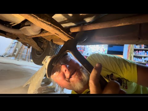 Видео: Ремонт каталитического нейтрализатора... Молотком?