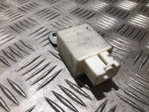 Видео: Показываю где находится реле бензонасоса и как снимается блок управления отопителем салона на мазде