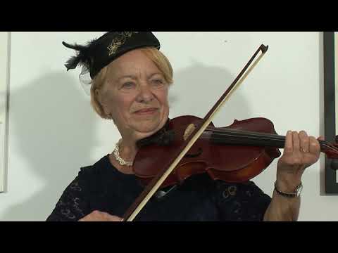 Видео: Веселин Василев и Хор за стари градски песни "Аспаруховски бриз"- Никога не ще забравя