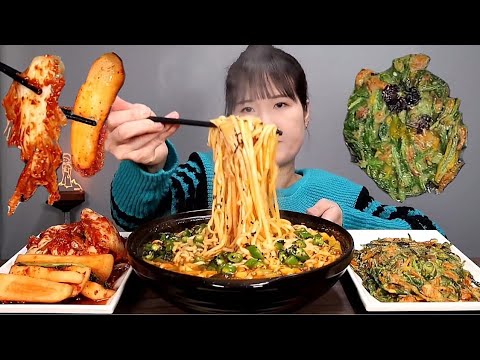 Видео: Spicy, kalguksu, kimchi, mukbang. АСМР.