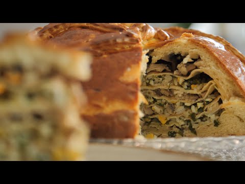 Видео: Шикарный КУРНИК🥧 Невозможно оторваться😋 Безумно ВКУСНЫЙ и красивый ПИРОГ с блинами от Лизы Глинской😃