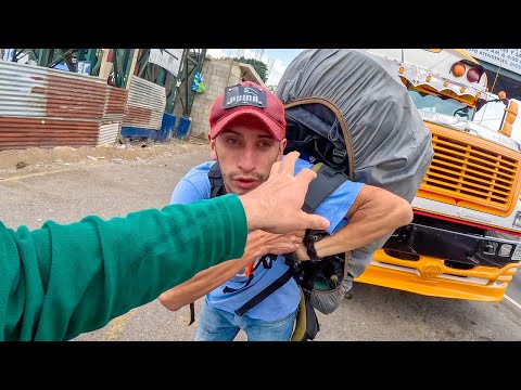 Видео: Сумасшедшие куриные автобусы в Гватемале! Подумай, прежде чем ехать!