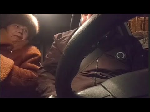 Видео: Водитель такси спас бабушку от мошенников!