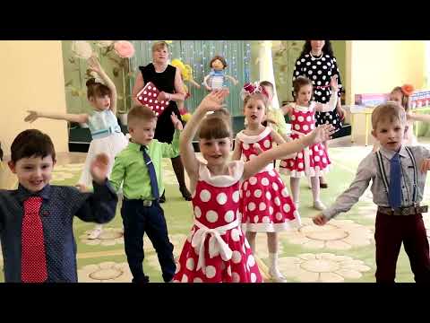 Видео: Воспитатели ПЛАЧУТ - прощальная песня маленьких выпускников до слёз растрогала воспитателей!