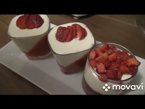 Видео: Клубничный десерт, ПАННА КОТТА с ЯГОДНЫМ ЖЕЛЕ | Panna cotta