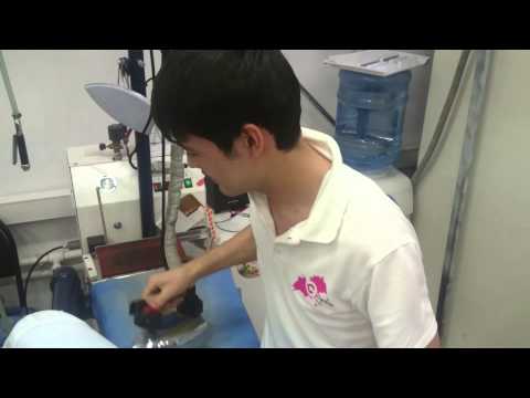 Видео: Как надо рубашки гладить