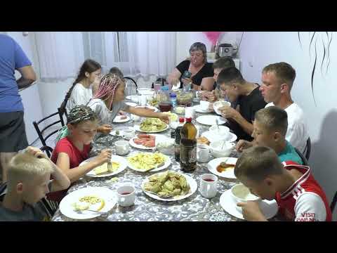 Видео: Ужин в большрй семье  , Присоединяйтесь.