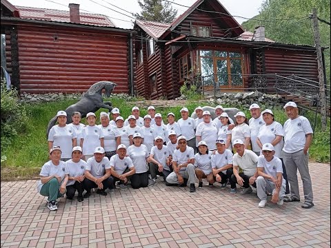 Видео: Они проехали 3500 км, чтобы встретиться в Казахстане