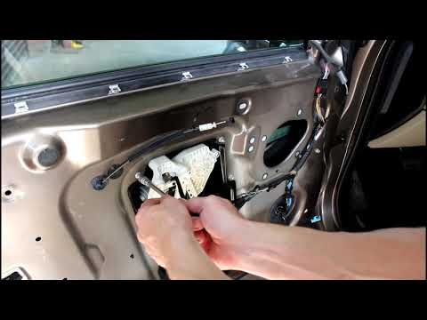 Видео: Замена тросика управления замком двери на  Land Rover Discovery 4 Ленд Ровер Дискавери 4 2011 года