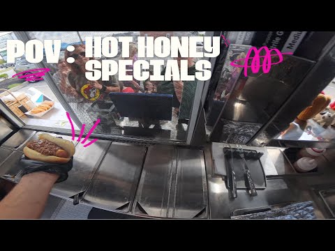 Видео: Точка зрения тележки с хот-догами: Специальное предложение на горячую медовую колбасу!