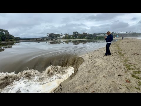 Видео: До, во время и после: ручей Сан-Хуан соединяется с океаном