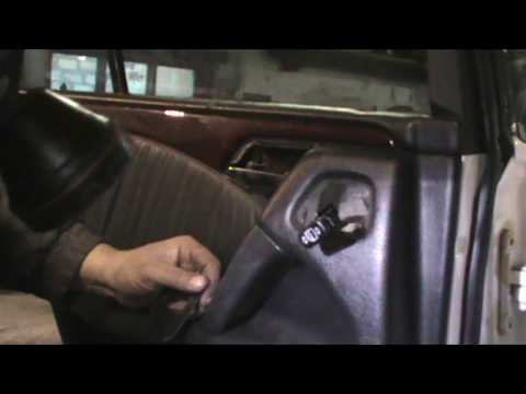 Видео: Снятие дверной карты Мерседес W210 и немного по колхозим