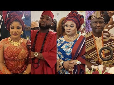 Видео: ИЯБО ОХО, СОЛА СОБОВАЛЕ, АЛААФИН, УНИ ЧЕСТЬ ДАВИДО НА СВАДЕБНОЙ ЦЕРЕМОНИИ ЕГО СТАРШЕГО БРАТЬЯ