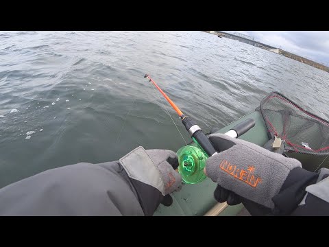 Видео: ЭТОТ БАЛАНСИР КОСИТ РЫБУ на зимнюю удочку.... Спиннинг отдыхает! Рыбалка 2021 на судака и окуня.